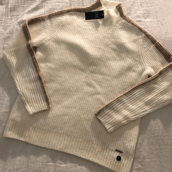 Abercrombie & Fitch Sweaters - Abercrombie & Fitch Sweater Size S